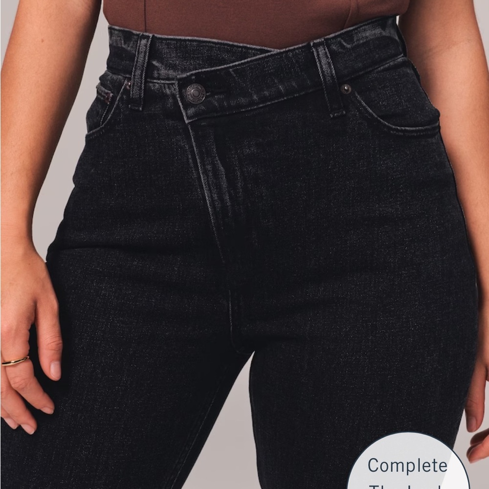 Abercrombie Curve Love ‘90s Slim Straight Ultra High Rise Jeans Size 28